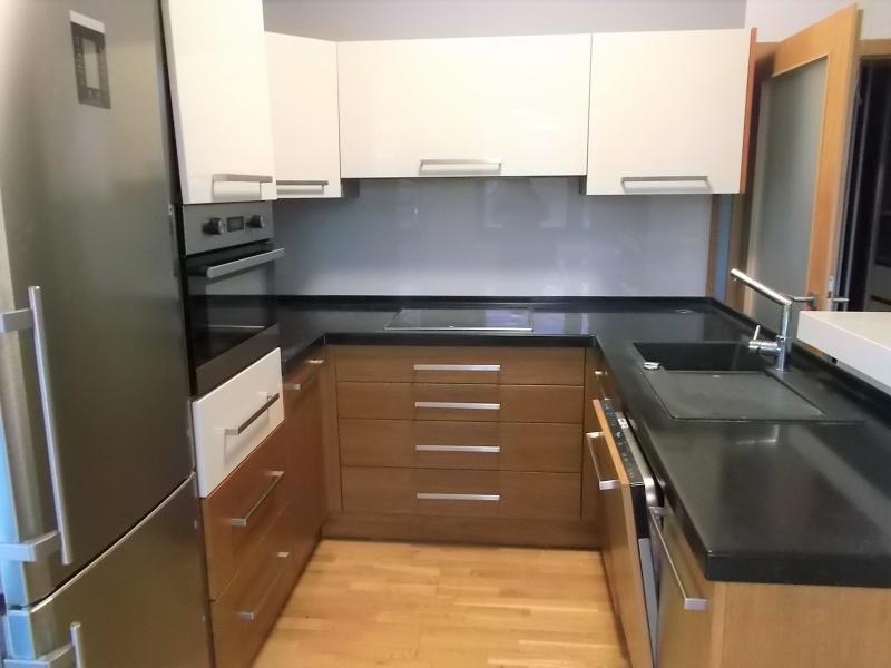 pronájem 3kk 81m2 P10 Uhříněves novostavba terasa 13m2 předzahrádka 75m2 částečně zařízen garážové stání