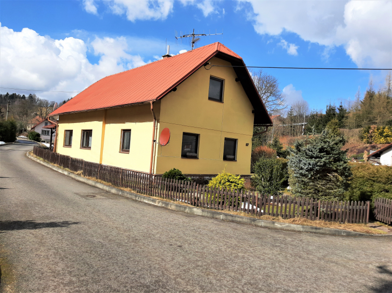 Udržovaný dům na klidném místě v obci Slaná
