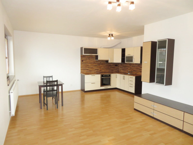 Prostorný byt 2+kk s balkonem, 54 m2 + 6,4 m2 balkon, 2.p (3.NP), OV, cihla - novostavba 2008, Praha 10 - Dubeč
