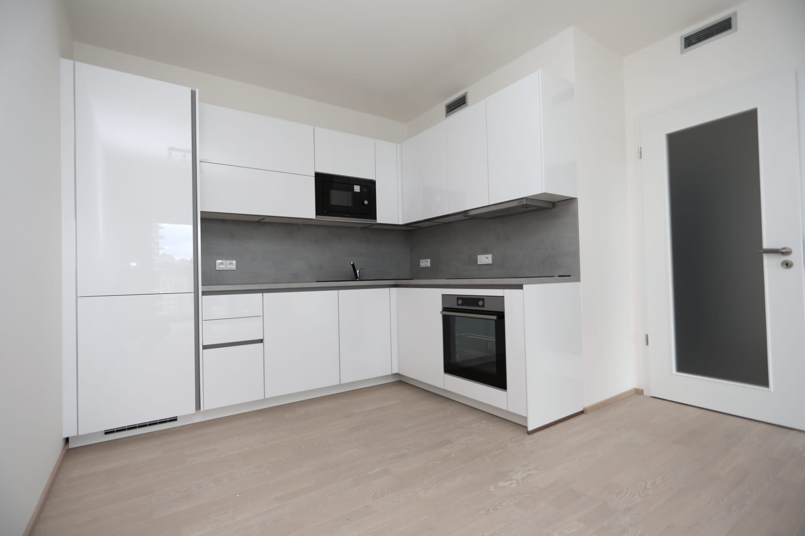 Pronájem 2kk 54m2 P4 Modřany Rezidence Zahálka nebydlená novostavba lodžie 13m2 sklep 4,2m2 garážové stání